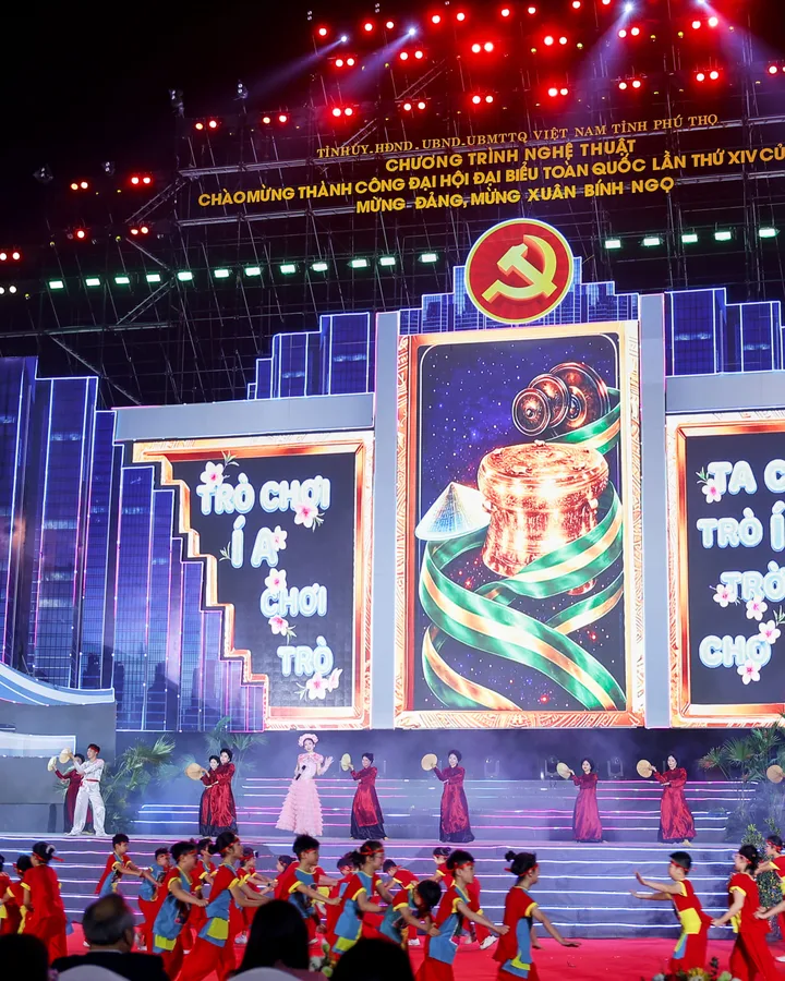 Sân khấu chương trình nghệ thuật do Việt Event dàn dựng