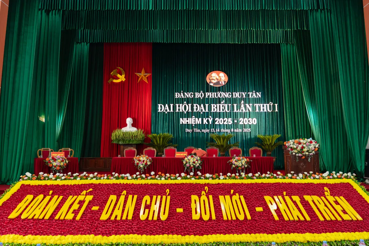 Đại hội đại biểu trang trọng